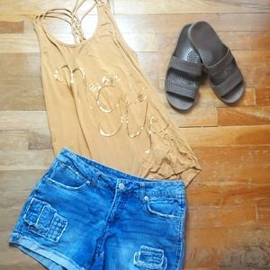 Cowgirl Tuff Company razorback flowy tank top